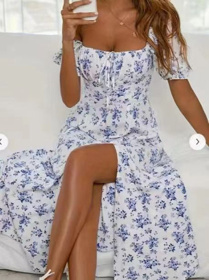 Blommig midiklänning - elegant sommaroutfit för kvinnor