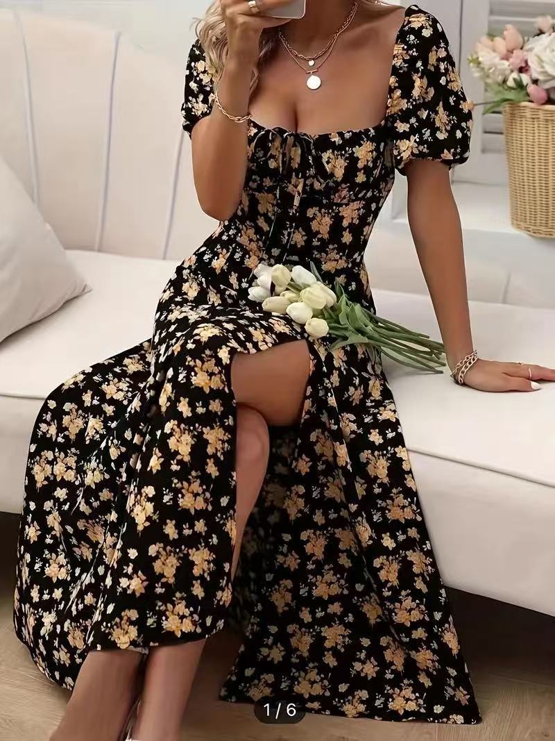 Blommig midiklänning - elegant sommaroutfit för kvinnor